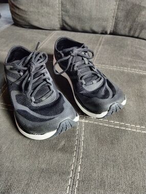 Topo Athletic ST-4 Shoes Womens Sz 7.5 Black White Zero Drop Running Sneakers